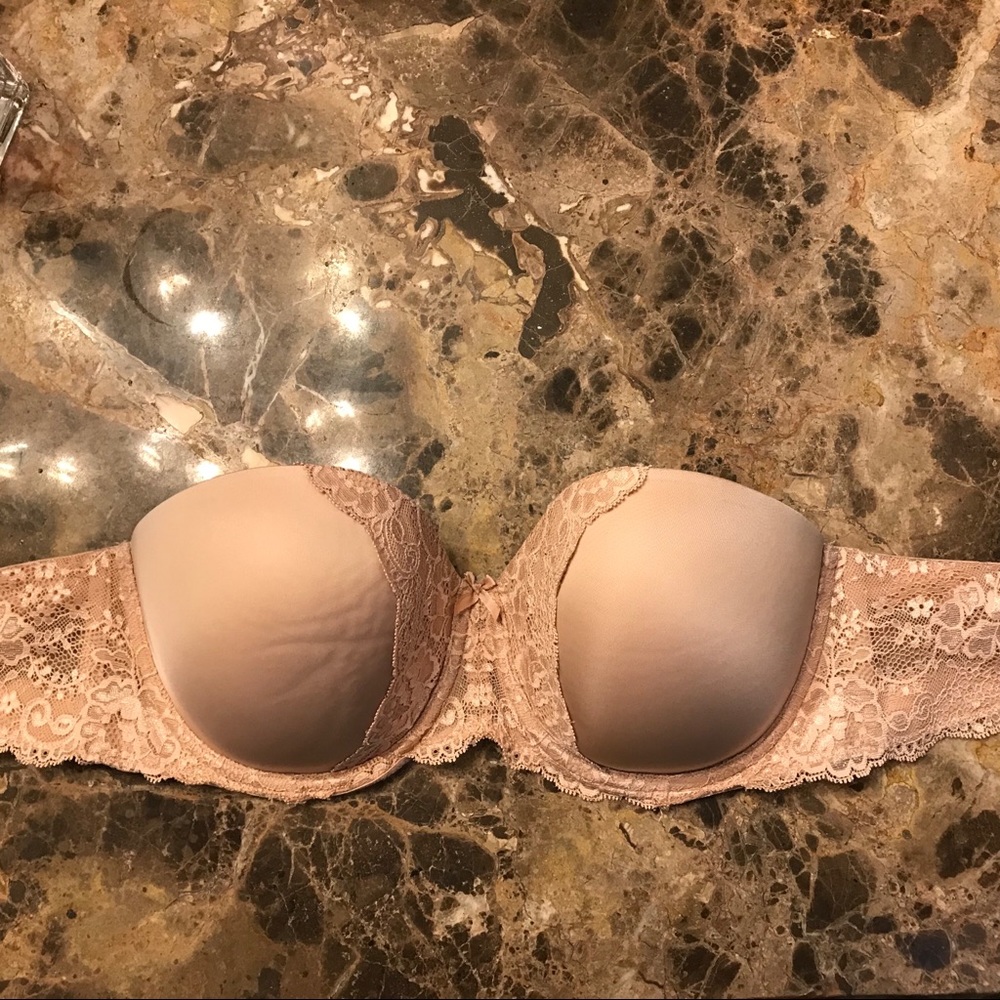 Victoria’s Secret strapless bra